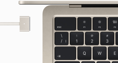 MacBook Air comète avec un câble MagSafe assorti
