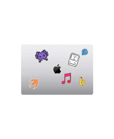 Parte superior do MacBook Air, fechado, na cor prateado, com autocolantes coloridos à volta do logótipo Apple