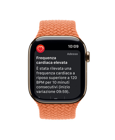 Apple Watch Series 11, cassa in titanio color oro, notifica di frequenza cardiaca troppo alta, cinturino Solo Loop intrecciato color curcuma