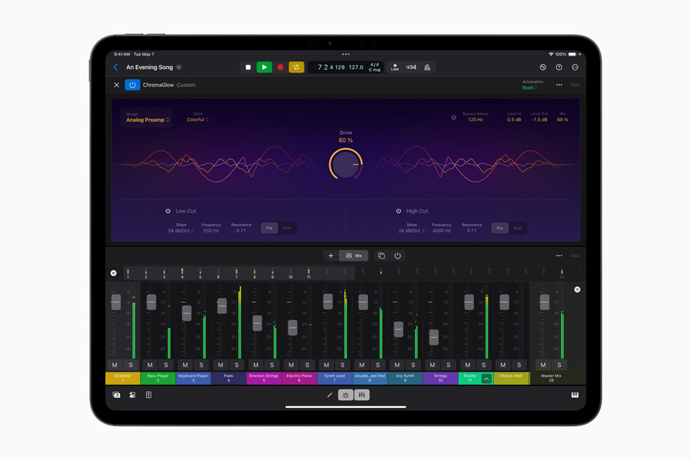 iPad 版 Logic Pro 2 的 ChromaGlow 功能顯示於 iPad Pro 上。