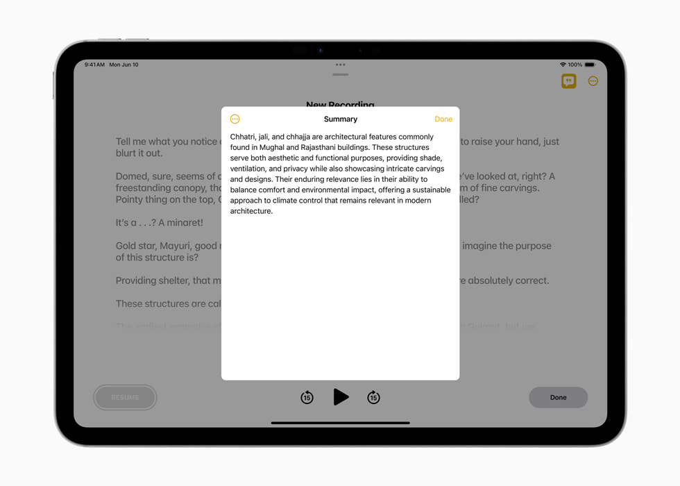 iPad Pro menampilkan kemampuan untuk membuat ringkasan dari rekaman audio.