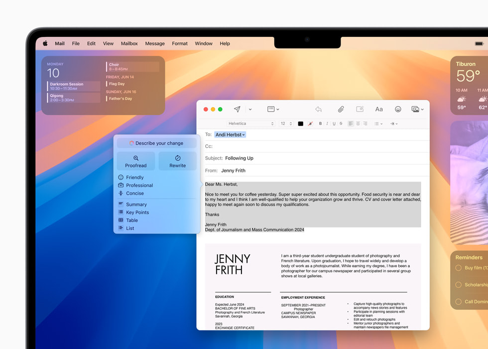 Seorang pengguna membuka menu Alat Penulisan saat menyusun email, dan tersedia opsi untuk memilih Koreksi atau Tulis Ulang.