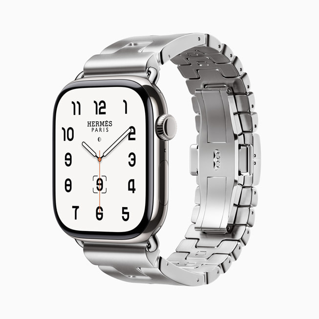 Le bracelet Hermès Grand H est présenté.