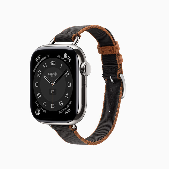 Le bracelet Hermès Twill Jump Attelage est présenté en noir.