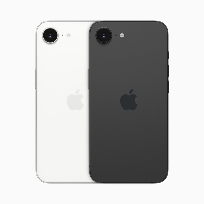 Un iPhone 16e blanc mat et un iPhone 16e noir mat, côte à côte. 