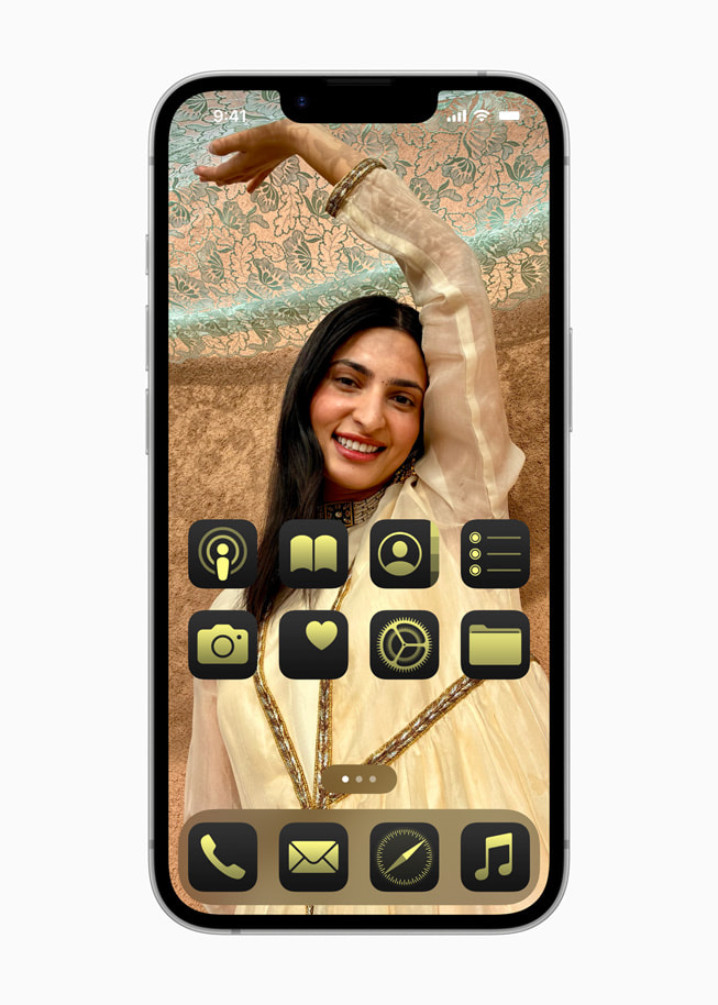 Un écran d’accueil personnalisé sur l’iPhone 16e.