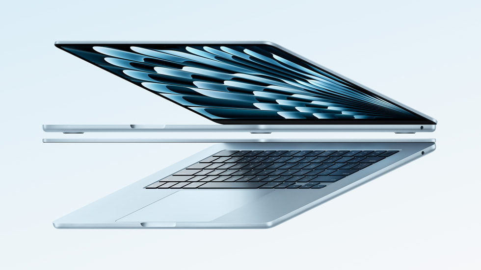 Deux MacBook Air ouverts.