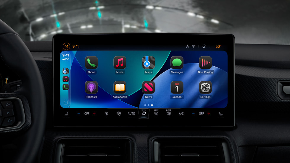다크 모드로 설정한 CarPlay.