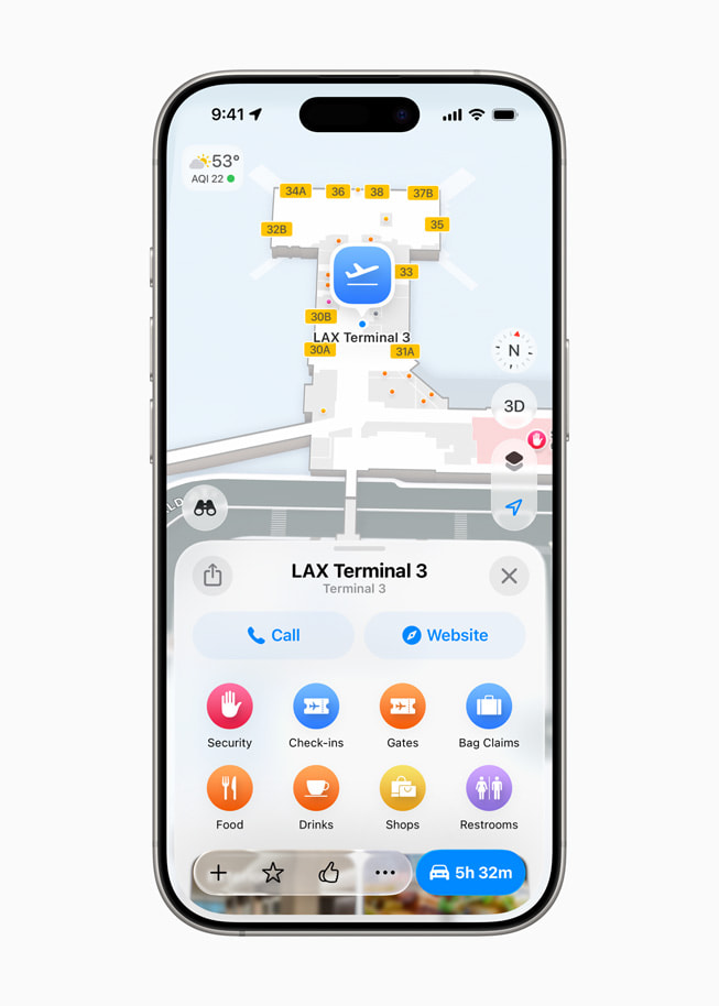 iPhone 16 Pro의 지도 앱에 LAX 3번 터미널 내 경로가 표시되어 있는 모습.