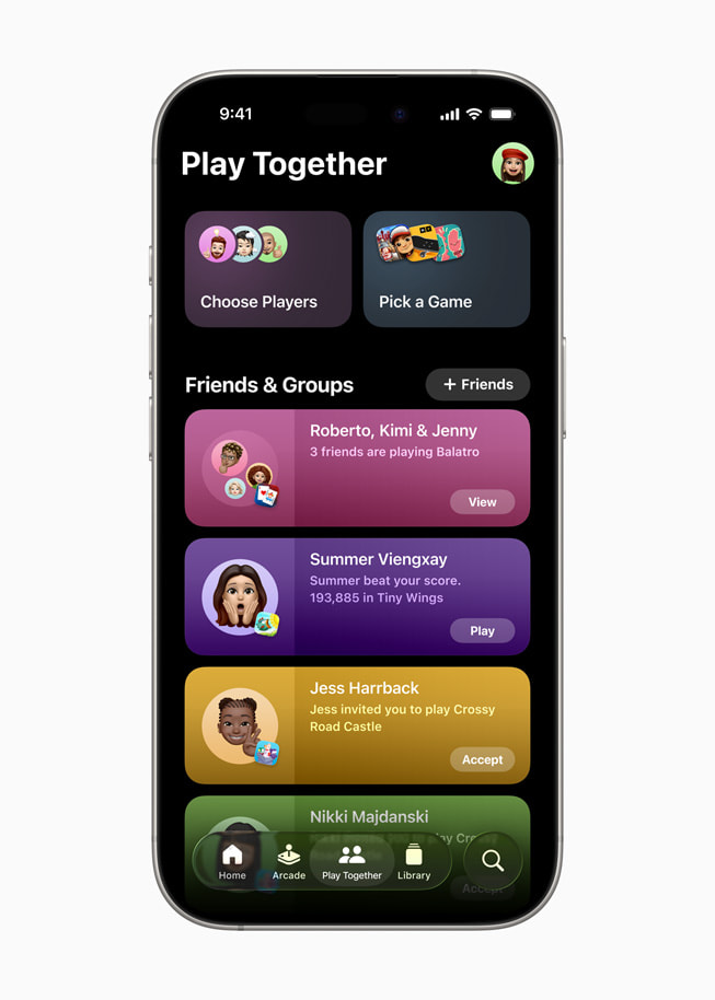 iPhone 16 Pro’da Apple Games “birlikte oyna” ekranı gösteriliyor. 