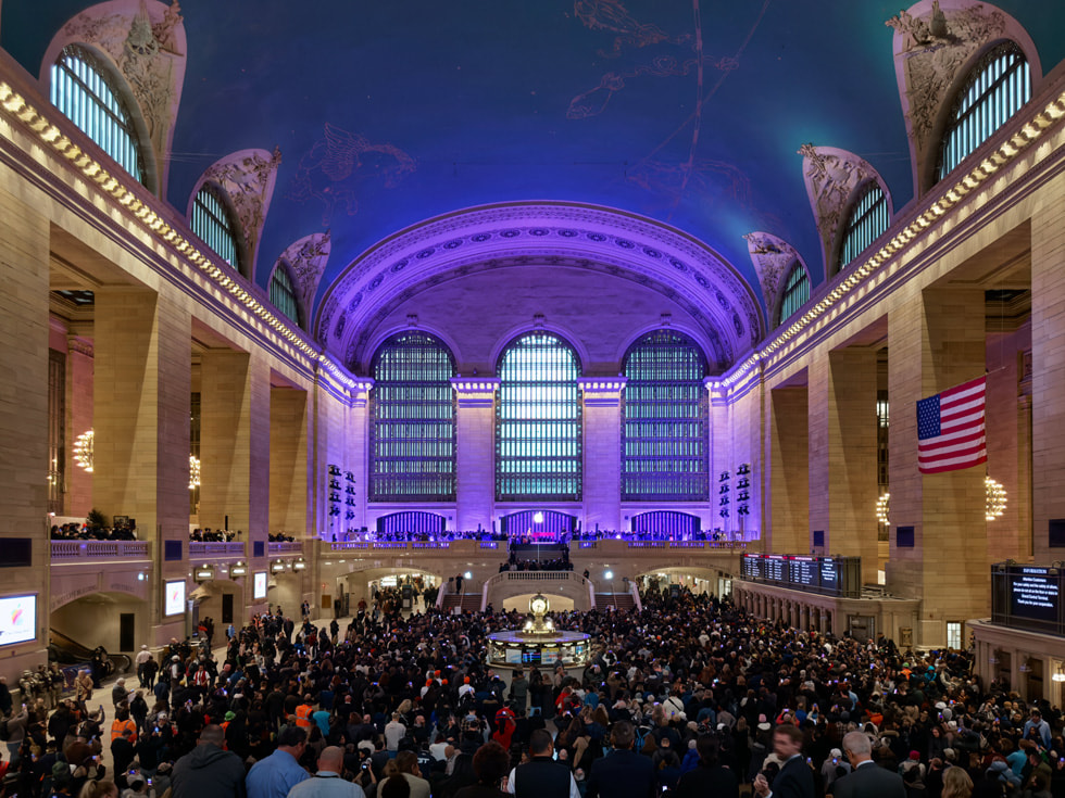 A zoomed-out shot of the massive crowd at Apple Grand Central.