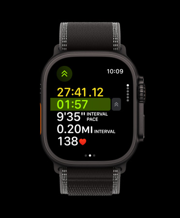 Apple Watch Ultra 3, warna hitam, casing titanium, olahraga lari, interval berikutnya