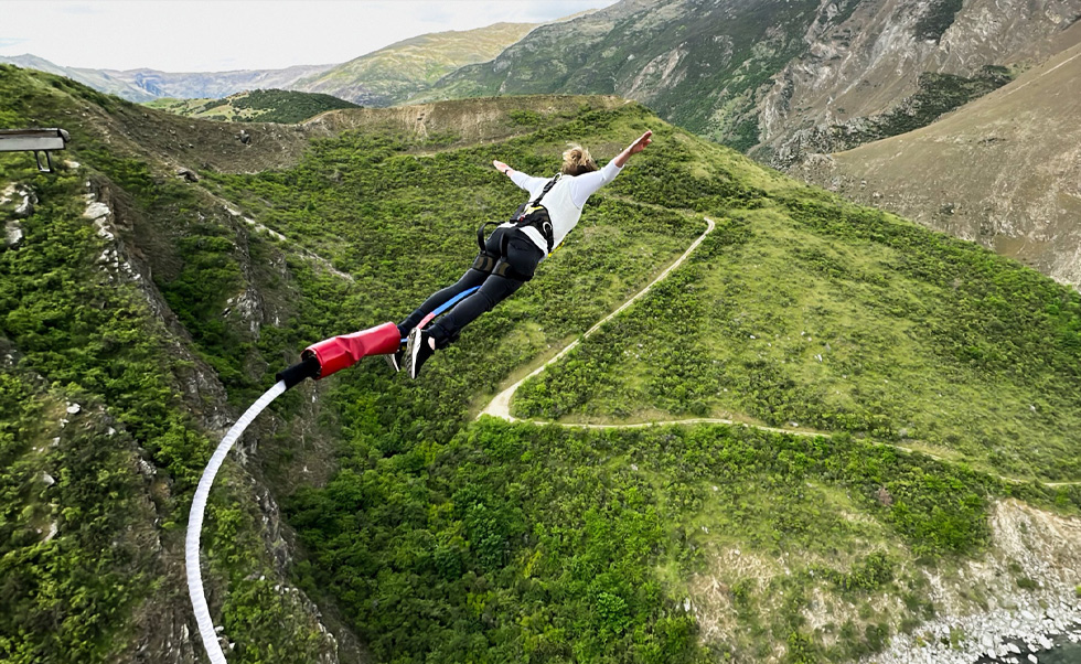 AJ Hackett Bungy New Zealand usa el iPhone para inmortalizar y compartir con sus clientes imágenes asombrosas en cinco pintorescos lugares de Nueva Zelanda.
