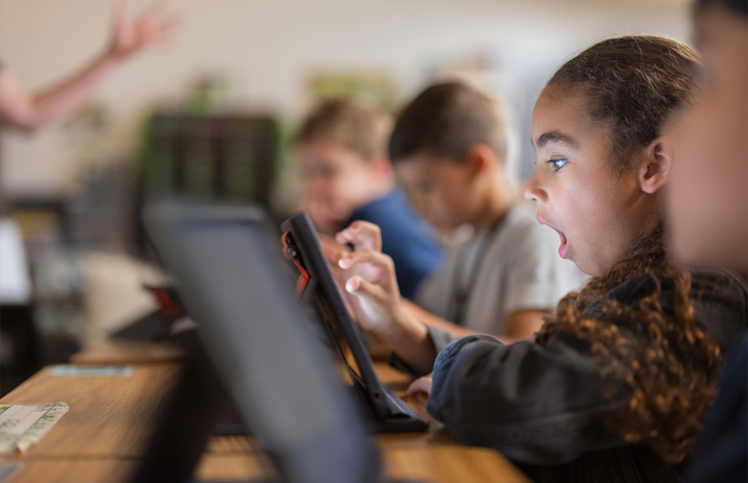 นักเรียนในเขตการศึกษาอิสระ Richardson ตอบสนองต่อบทเรียนที่ได้รับแรงบันดาลใจจาก Apple Learning Coach