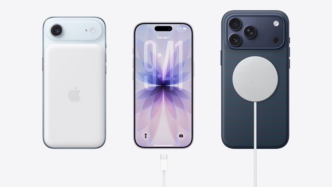 Petys į petį. „iPhone Air“ nugarėlė su pritvirtinta „MagSafe“ baterija, „iPhone 17“ priekinė dalis su viso ekrano dizainu, USB‑C įkrovimo laidas šalia įkrovimo jungties, „iPhone 17 Pro“ nugarėlė su prijungtu „MagSafe“ įkrovimo laidu